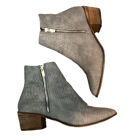 LAST CHANCE Catherine Malandrino Vegan Leather Snakeskin Double Zip Bootie - Picture 2 of 13